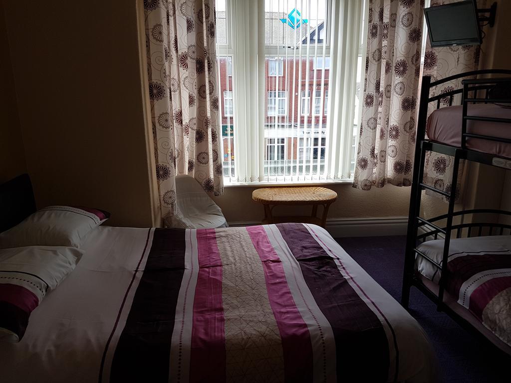 Bed and Breakfast Kings Court Families & Couples Blackpool Exterior foto