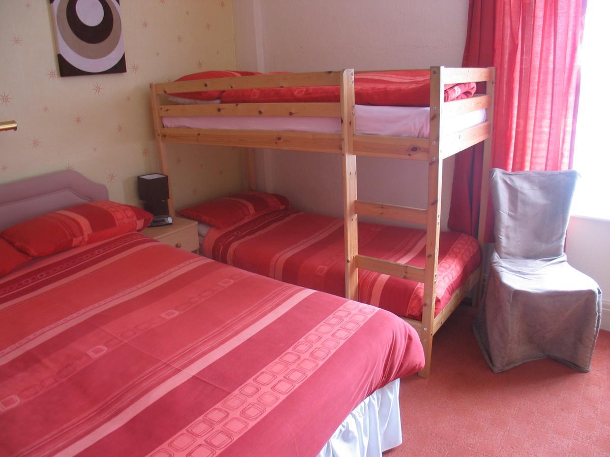 Bed and Breakfast Kings Court Families & Couples Blackpool Exterior foto